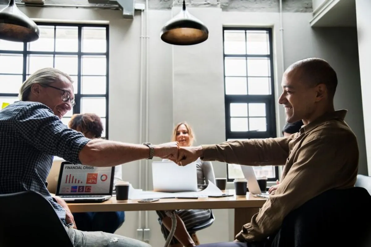 Como funciona a fusão de startups e quais os impactos no mercado?